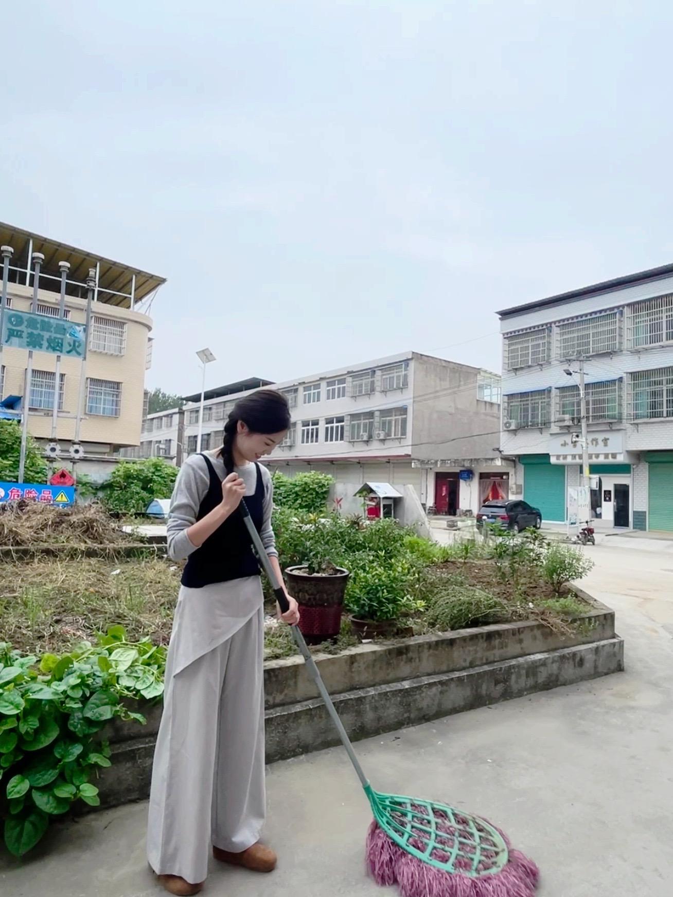 一年好快 浅秋 薄念有些人来了去了有些人近了远了@抖音Dou+上热门 @抖音小助手