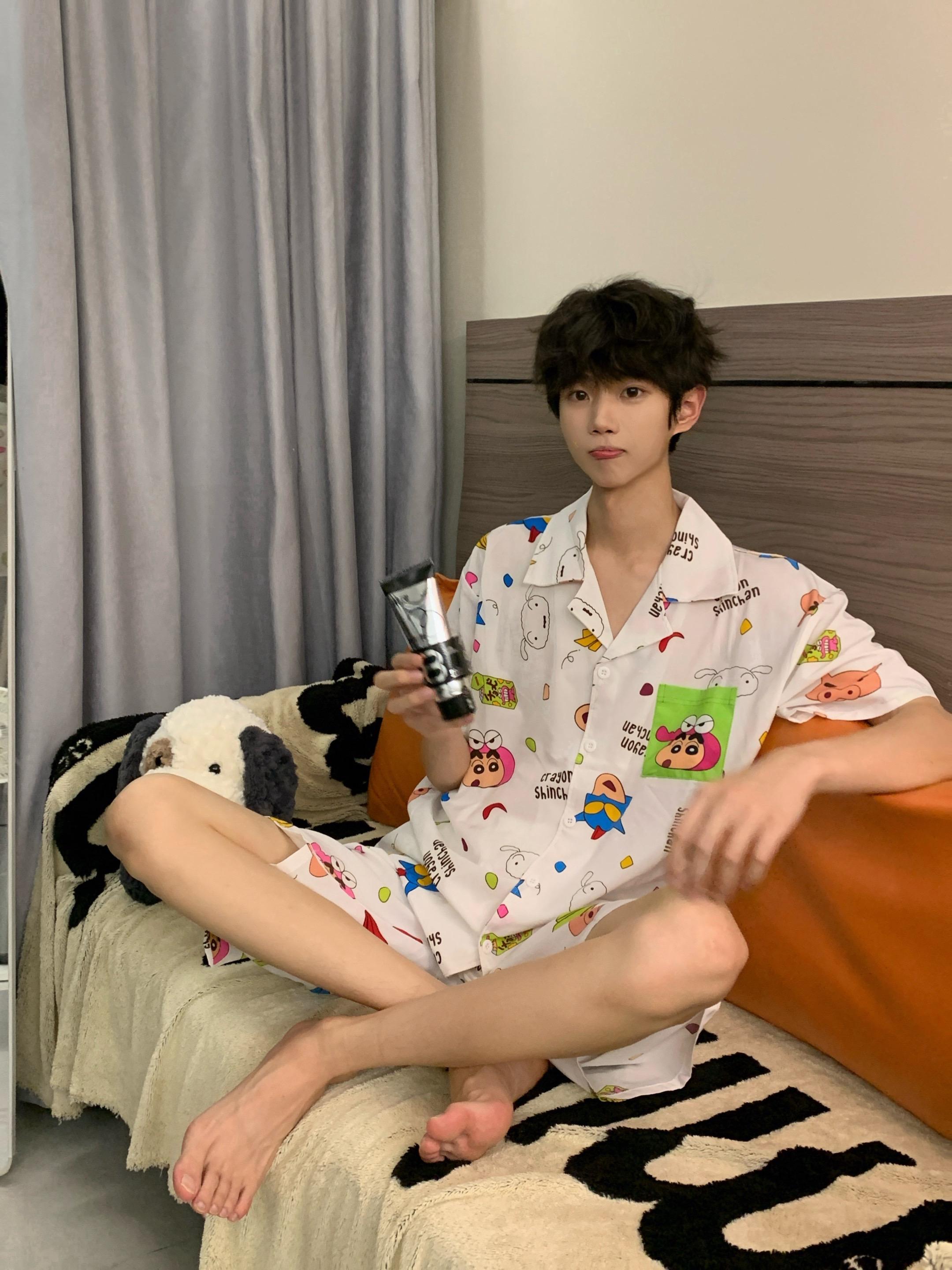 再也不卖萌了根本就没人买。#06 #拍照 #少年感 #top #黑魂脱毛膏 @橙子日用品优选