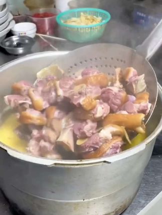 贵州烟熏腊猪脚3斤放心食用腌腊肉猪蹄膀猪蹄熏肉土猪肉紧实柴火 #为您甄选每一粒粮食 #原生态农产品 #要好货的来 #腊猪脚 #抖音助农