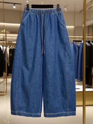高端欧货蓝色阔腿牛仔裤,是夏季的绝佳选择。松紧高腰设计,搭配系绳元素,既舒适又能勾勒好身形。直筒宽松的版型,藏肉显瘦,九分长度露出脚踝更显利落。休闲百搭的风格,轻松驾驭各种场合。高品质面料耐穿不变形,上身好看又实穿,让你整个夏天都出彩!#夏季穿搭 #简约大气 #百搭裤子 #面料柔软舒适 #休闲裤 @DOU+上热门