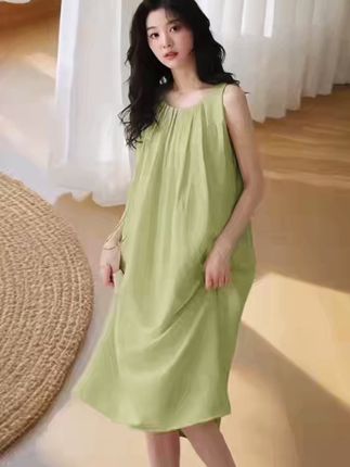姐妹们快来试试这件超舒服的睡裙吧!它的面料是那种很软糯的感觉,穿着就像牛奶一样顺滑,而且还是自带胸垫的设计,不用再额外买胸罩了,它是圆领的设计,特别显气质,无论是居家还是外出都很合适,真的是一款宝藏级的睡裙啊!喜欢的朋友赶快点击下方链接购买吧!
