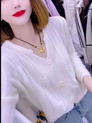 #针织衫 #休闲减龄穿搭 #时尚百搭 #简约气质 #谁穿谁好看