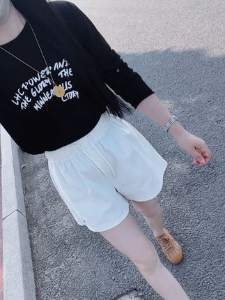 “以前总怕别人不喜欢自己,拼命的迎合,被误会了恨不得马上解释。现在一想,我解释个锤子啊,不喜欢拉倒,大路朝天,各走一边。”