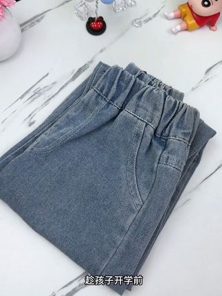 给女儿入手一条超好看超甜美的秋款软牛仔裤,柔软亲肤,厚薄特别适合初秋穿,家有女儿的闭眼入!#女童牛仔裤 #儿童牛仔裤 #女童裤子 #生女儿就是用来打扮的#初秋穿搭