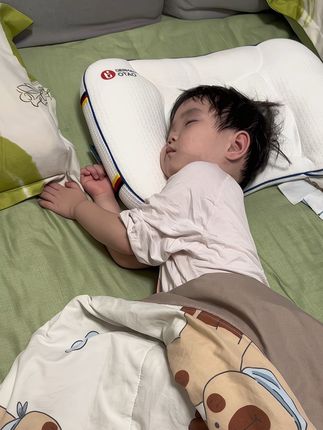 小孩睡觉不舒服?试试这款高端儿童枕头,孩子睡得又香又乖巧!#儿童枕头 #宝宝枕头#好物推荐🔥 #欧淘儿童护脊枕 #母婴好物