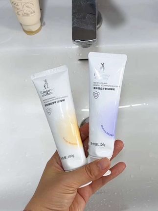 过来人经验,姐妹们怀孕后,要舍得换孕期专用牙刷牙膏哦#袋鼠妈妈 这款孕妇牙膏,有蓝莓和橙子两种口味,淡淡的果香味很温和#孕早期#孕妇牙膏#孕期好物分享