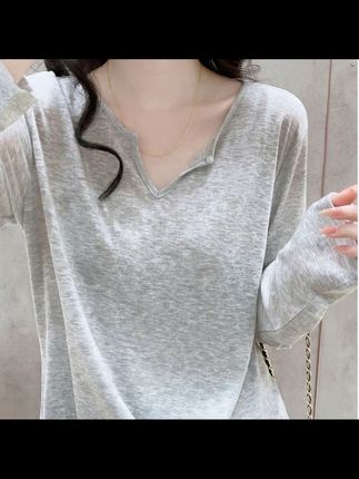 V领长袖打底T恤早秋薄款宽松时尚休闲百搭慵懒洋气衣服女上衣女装#日常生活 #v领长袖打底上衣