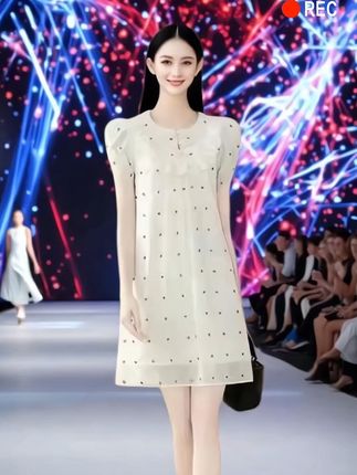 #时尚连衣裙#定格瞬间记录美好 #穿出自己的风格 #夏日穿搭小心机 #夏季干净风穿搭