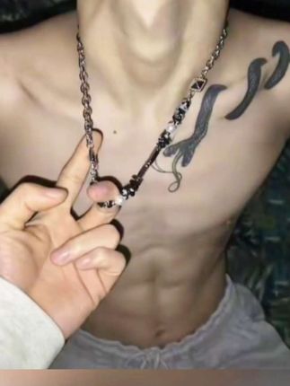 高级感拉满的锁骨蛇纹身贴#纹身 #草本纹身贴 #未成年禁止纹身