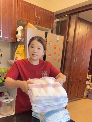 姐妹们快去入手,之前个位数发10条的抹布,现在发30条#吸水毛巾 #抹布