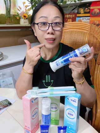 冷酸灵牙膏各大超市同步在售的东西,平时牙齿怕冷怕酸的可以试一下,最关键这个价格39.9到手9件套,囤一次能用好久,大品牌的用的也放心#好物推荐🔥 #好用不贵 #冷酸灵牙膏 #超级便宜