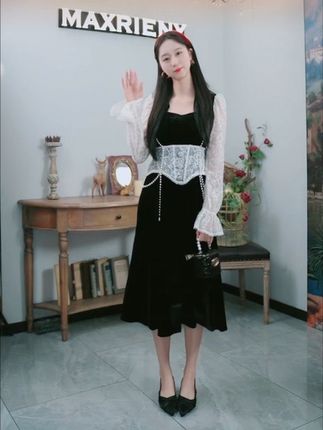 法式复古宫廷拼接蕾丝丝绒连衣裙 #法式复古穿搭 #丝绒连衣裙 #蕾丝连衣裙 #时尚穿搭 #maxrieny女装