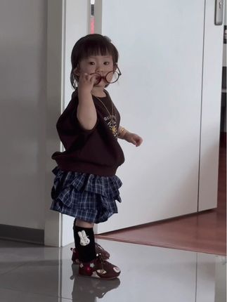 姐妹们…你们家宝宝在家看电视吗?#今天穿搭 @小龙女 🐲 🍔