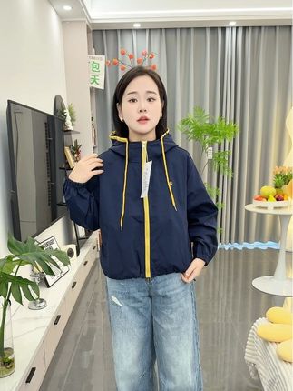 好看百搭的冲锋衣外套 特别适合小个子来穿#小个子穿搭 #微胖穿搭 #显瘦穿搭 #显高显瘦显腿长