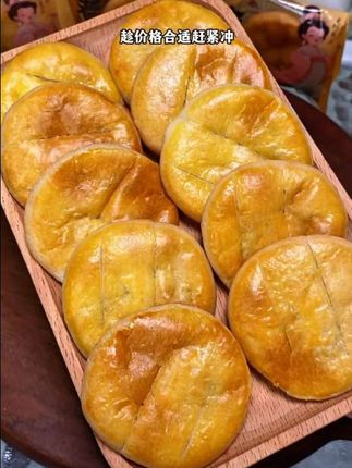 #老婆饼 软软糯糯 ,不甜不腻,家里老人小孩都爱吃!#软糯香甜 #传统糕点 #糕点美食 #零食推荐