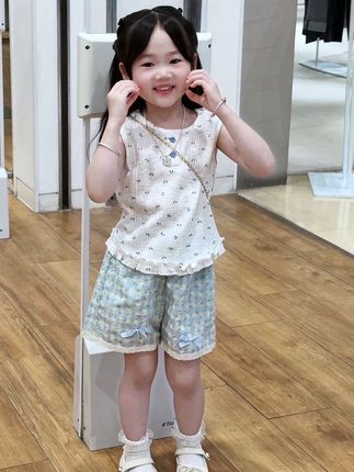 奶呼呼的碎花背心短裤小套装!无论居家还是外出穿都超可爱的#生女儿就要这样穿#高品质童装 #夏季穿搭 #萌娃穿搭 #生女儿就是用来打扮的