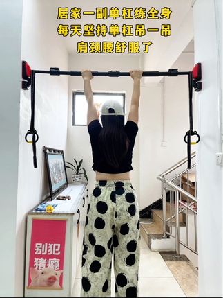 吊单杠,可以改善80%以上的关节问题。每天吊5分钟单杠:改善腰间盘突出腰肌劳损肩周炎#居家锻炼 #在家健身系列#吊单杠的好处#单杠 #单杠健身