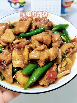 谷言藤椒鲜炒鸡:去骨鸡腿肉,肉质嫩滑,藤椒香气浓郁,7分钟速炒出锅,真的太简单省时了。#藤椒鲜炒鸡 #谷言#家常美食 #炒鸡 #美食