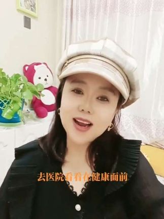 现实的社会,现实的人心,唱出了人们对现实生活的真实写照,这两天感冒没拍视频,把这个视频重新又发了一遍,唱出了当今社会的,唱出现实生活中的无奈,没钱没健康,什么都不是!!!