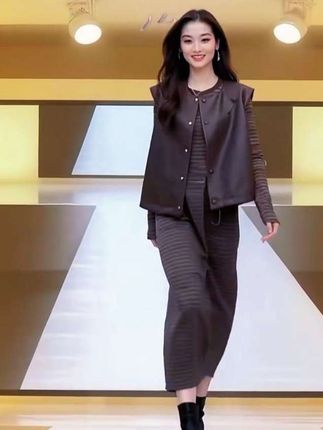 #AI扩图 马甲十连衣裙两件套你们有没有遇到过这种神奇的衣服?穿上它,瞬间变美!@巨量千川