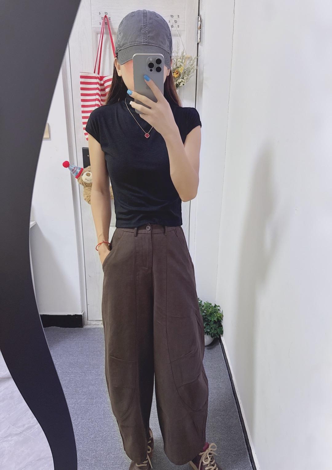 感觉不太适合这个社会,脾气死犟,不懂的变通,不会低头,不会说好听的话,容易生闷气,一个人独来独往惯了,更不会巴结人…
