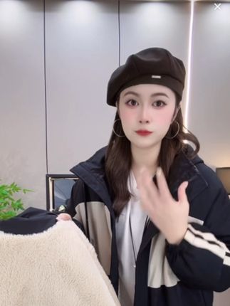 【加绒加棉】2025秋冬季高级感保暖冲锋外套女宽松中长夹克上 #谁穿谁好看#保暖又好看 #夹克外套 #冲锋衣#秋冬穿搭