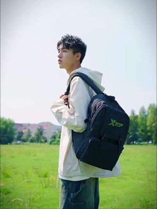 特步双肩背包女大容量轻便学生书包男休闲百搭出差通勤旅行电脑包#双肩背包 #旅行包 #学生书包