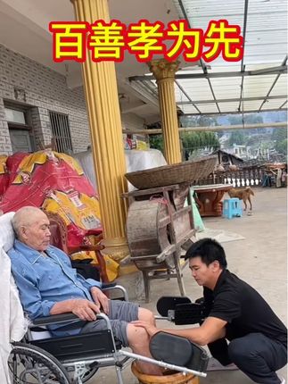罗老师 虽然走了你的话说得很对,爸从不是不孝敬您,只盼您快点好。我是家里的顶梁柱,别担心家里负担,您先把病养好。好好的家才稳,希望你早日康复快点好起来#战胜病魔 #早日康复 #病床前的陪伴 #百善孝为先 @仁怀小平歌 @仁怀秦小平