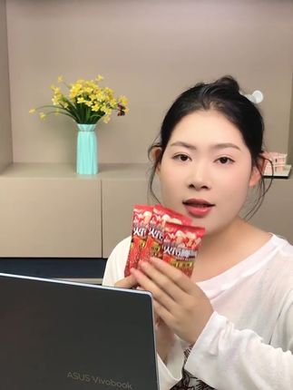 本辣条已通过认证:易燃易爆炸!#火药脾气辣条 #爆辣挑战 #辣条永不过时 #魔鬼椒 #辣到飙泪