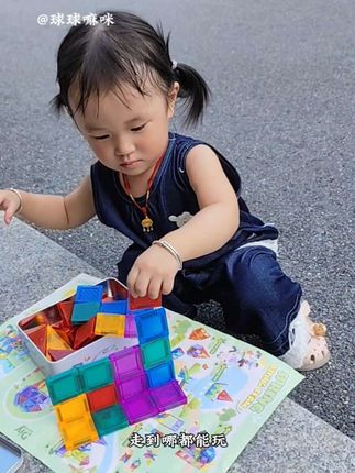 快给娃准备一套#纽奇迷你磁力贴片 小巧轻便,出门携带特别好。不占地方,解放宝妈双手#宝宝磁力积木 而且多玩磁力贴片可以开发宝宝想象力跟空间#宝宝玩具 #益智玩具