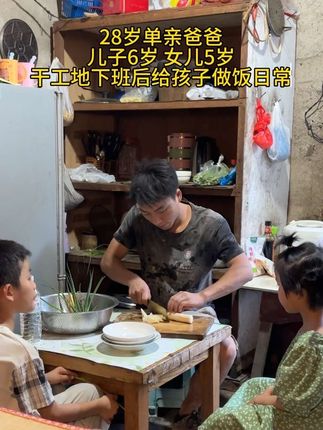 幸福不属于穷人,也不属于富人,而是属于知足的人,不内耗自己,也不羡慕别人,知足就是最大的幸福!#单亲爸爸#父爱如山#父亲写的散文诗#没有妈妈的孩子