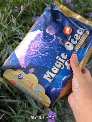 么么橙这个试用装用着是真香,一夜一片,双层防侧漏边,这个花边腰围柔软不会勒#超薄透气 #尿不湿推荐 #么么橙魔幻海洋 么么橙刷到赶紧囤