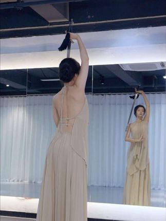 你以为后背是我的弱点吗?是留给你的破绽,是诱饵~死吧,笨蛋#剑舞 #杭州 #离人赋