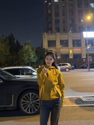 而我在看你