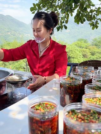 香辣山胡椒 炕洋芋遇上山胡椒#农村美食记录生活 #下饭菜 #自制辣椒酱
