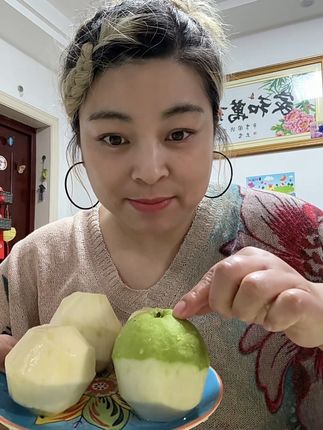 太好吃了吧,一吃一个不吱声,撒上酸梅粉,味道好哇塞