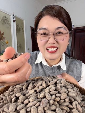 #健康零食 精选大颗吊瓜子现炒现发,皮薄仁大奶香酥脆营养又好吃#优质农产品 #吊瓜子好吃不上火 #营养丰富 #吊瓜子