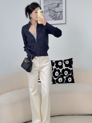 衣服是沉默的语言 不求应有尽有 只求该有的都有#显瘦裤子 #高级感穿搭 #裤子穿搭 #简约穿搭 #套装显瘦穿搭