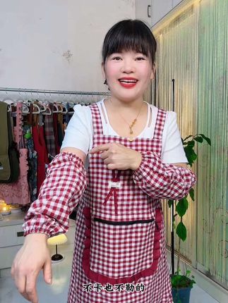纯棉布格子围裙,款式好看,做工精细,面料舒适透气不闷热,关键活动价还超划算!#质量杠杠的好 #面料舒适透气 #厨房必备品