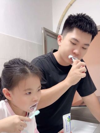 这款悦诗娇牙膏真的好用,牙黄牙黑口臭的姐妹要用起来,绿茶薄荷味,一家老小都可以用,今天下单拍一发三,只要19.9哦!#自用好物分享