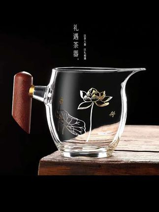 #上热门 加厚耐热玻璃木把公道茶壶杯手工分茶器,家用公杯日式匀杯茶道#日式茶壶#公道杯#分茶器#茶器之美@DOU+上热门 @DOU+小助手