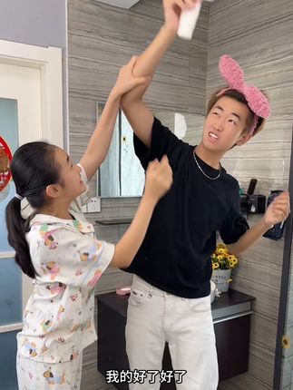 我们家孩子都在用的袋鼠妈妈家洗面奶,专为青春期孩子专研的,青春期孩子油脂分泌过盛的,脸上疙疙瘩瘩的赶快试一试#袋鼠妈妈 #青少年洗面奶#温和清洁不紧绷