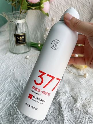 一年四季少不了的补水喷雾,化妆很干的可以备起来,换季必备,真的好舒服!#补水喷雾#补水喷雾推荐 #护肤好物 #女生必备 #日常护肤