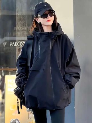 #春秋穿搭 #酷女孩穿搭 #冲锋衣 #冲锋衣女 #时尚潮流穿搭