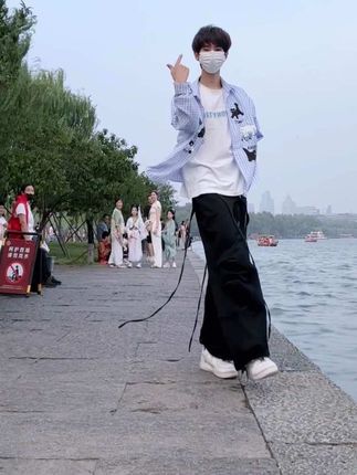 想知道你们心里的白月光是谁#白月光与朱砂痣 #大陈编舞 #抖音潮流舞蹈大赛