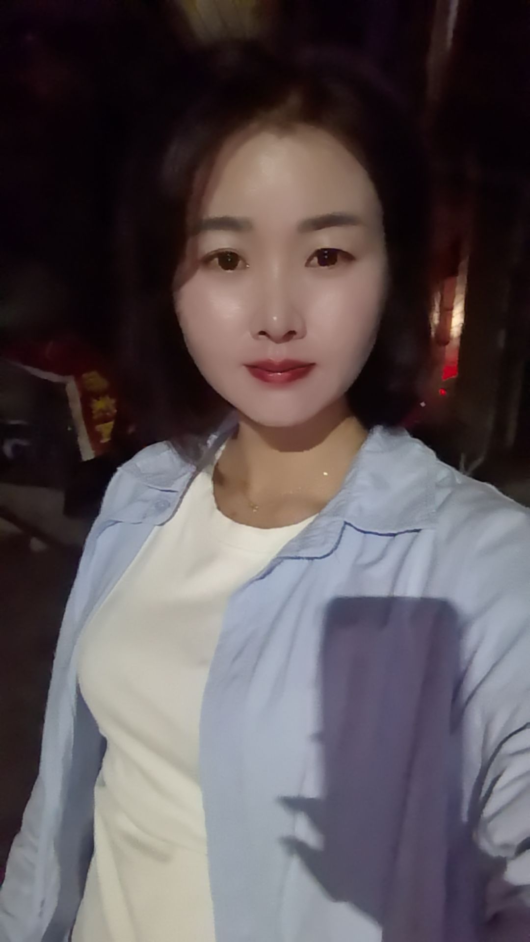 在这个薄情寡义的世界里,你可以什么都听,但不能什么都信,人与人的关系就像糖和盐,看起来一样,但过于信任 就会让你万劫不复。在这个智商过剩利益至上,权衡利弊的年代, 真诚和善良显得格外廉价!