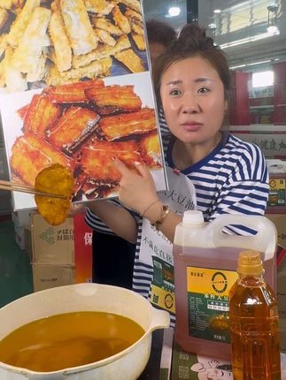 东北苯榨大豆油,炒菜炸东西都嘎嘎香,而且可以试吃五斤,不满意全额退款#好物推荐 #大豆油 #好吃不贵 @东北划拉哥他老妹儿 @东北划拉哥 @东北划拉哥他妹夫