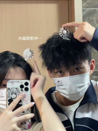 #dou上热门 哈哈,貌似很适合我那不带脑子的朋友 #大脑宕机 #加载中#发卡 #玩个很新的东西