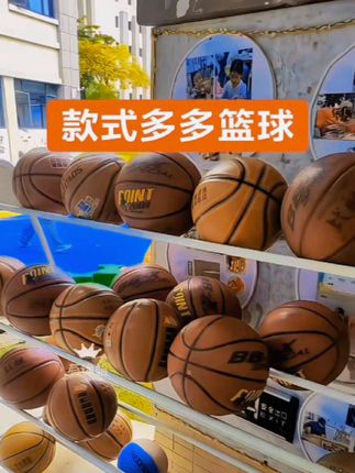 篮球,攻防博弈的激情运动。运球突破、精准投篮、默契配合,赛场挥洒汗水,迸发速度与力量,凝聚团队精神,每刻皆燃。