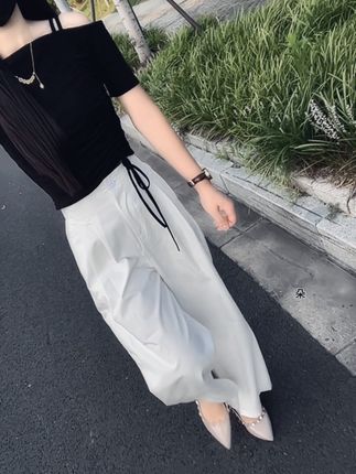 爱自己最好的方式,不是买很贵的衣服,吃很贵的饭菜,而是不取悦别人,不否定自己,不委屈求全,不沉溺往事,能接受的就接受,接受不了的就改变,改变不了的就离开,无能为力的事,当断,命中无缘的人,当舍,心中的念执着,当离。#穿搭#秋季穿搭#种草
